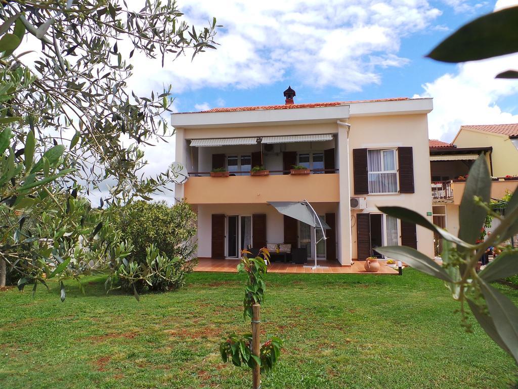Apartments Hrga Pula Exterior photo